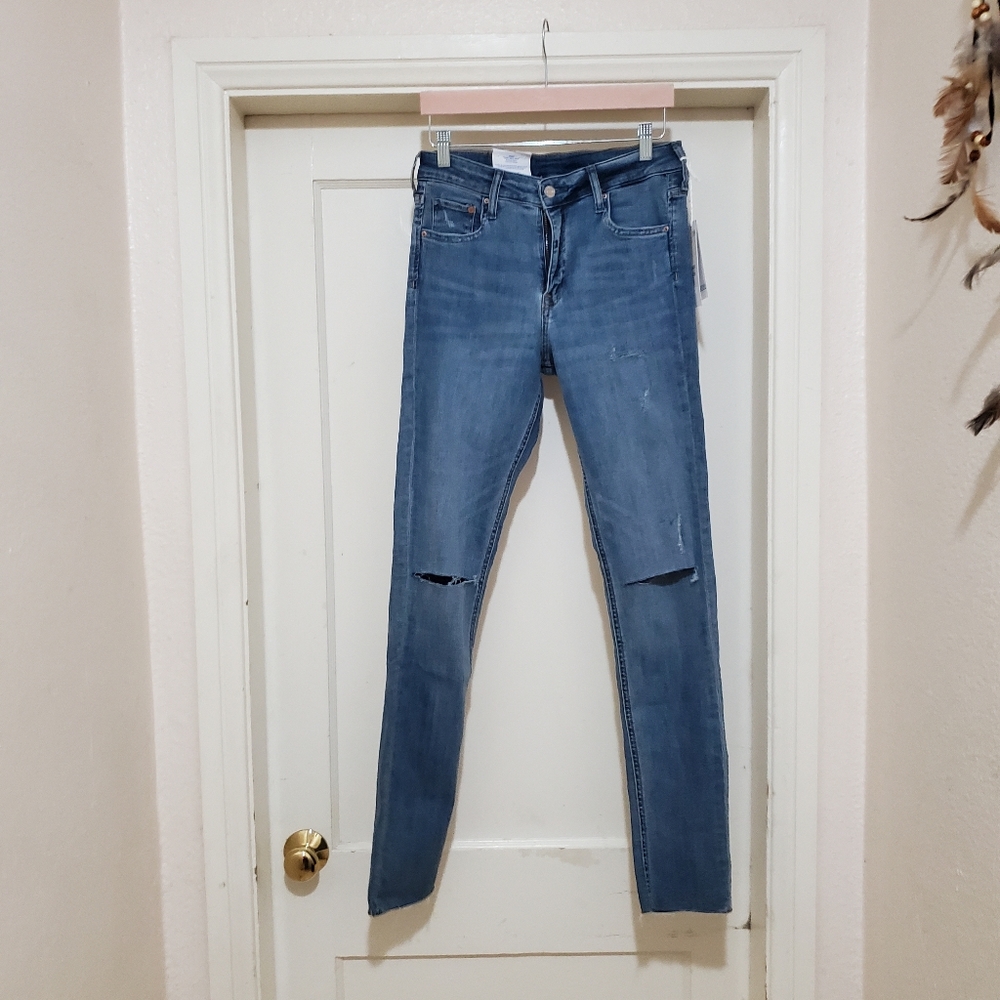 Hnm distressed skinny jeans size 30